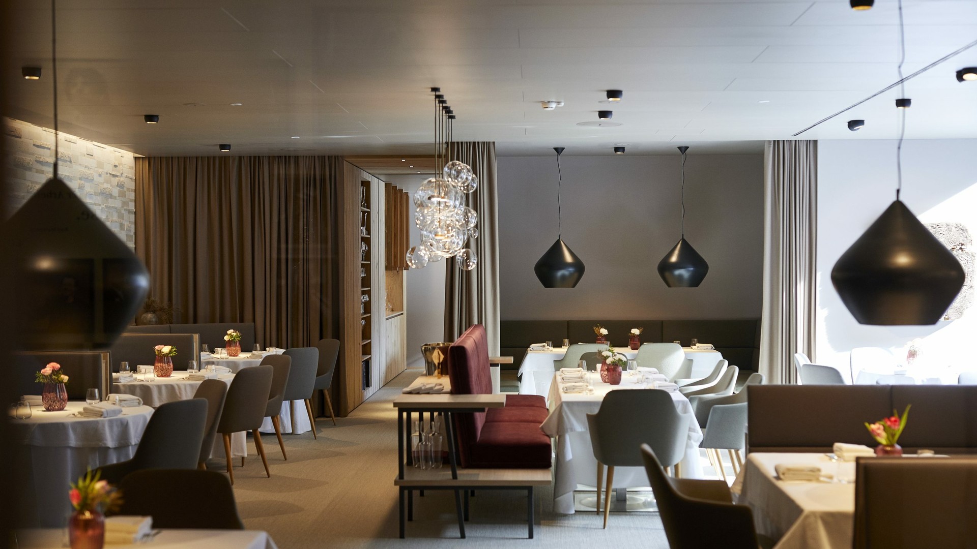 Ein Blick ins Genießerrestaurant Döllerer in Golling. | © Helge Kirchberger Photography Ein Blick ins Genießerrestaurant Döllerer in Golling.