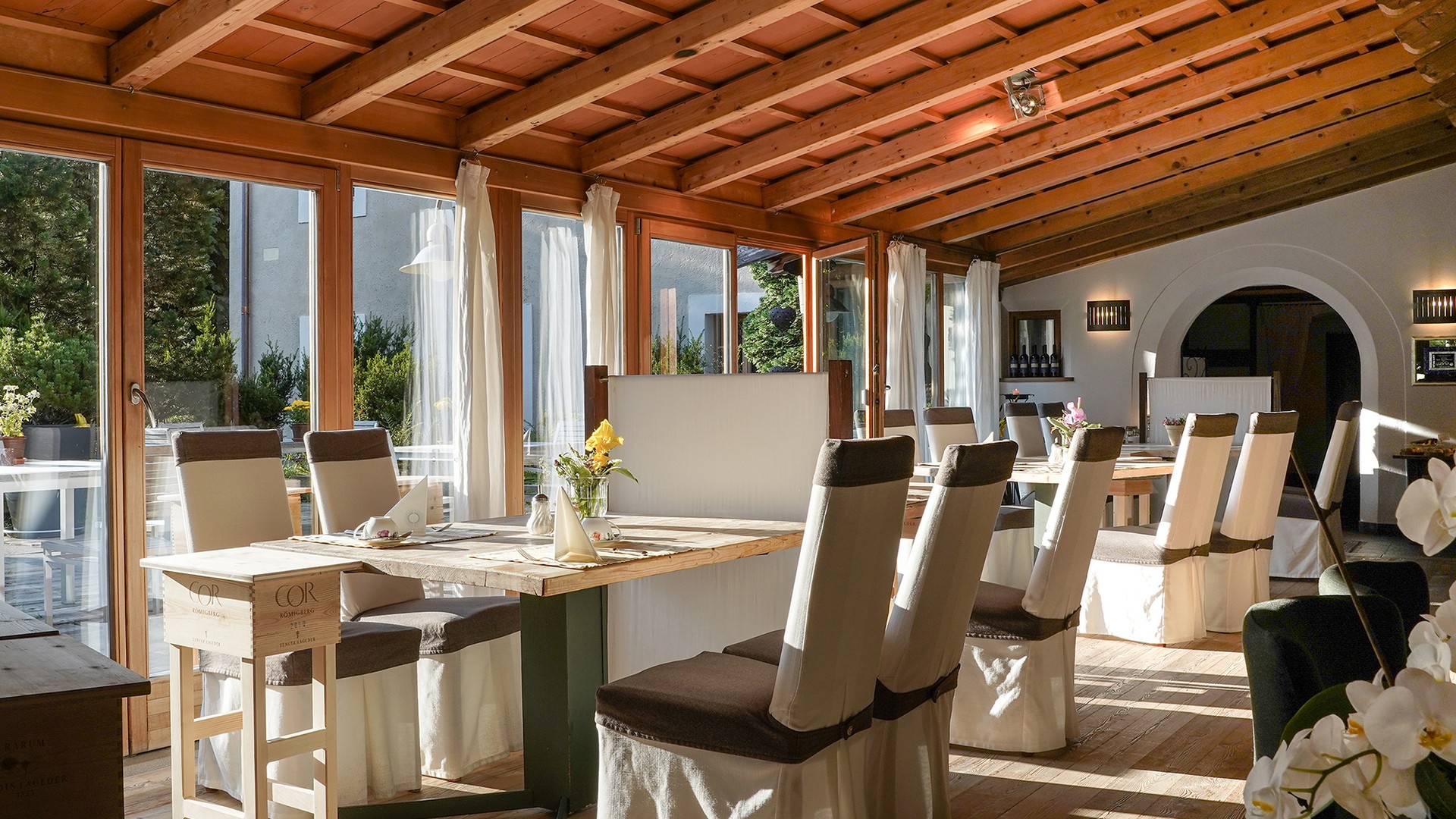 Das lichtdurchflutete Restaurant in Südtirol in Bad Schörgau